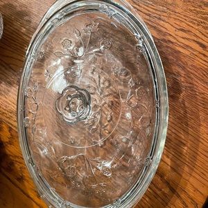 Oval casserole dish with lid